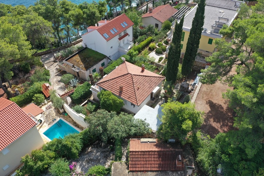 Ház csak körülbelül 60 méterre a tengertől