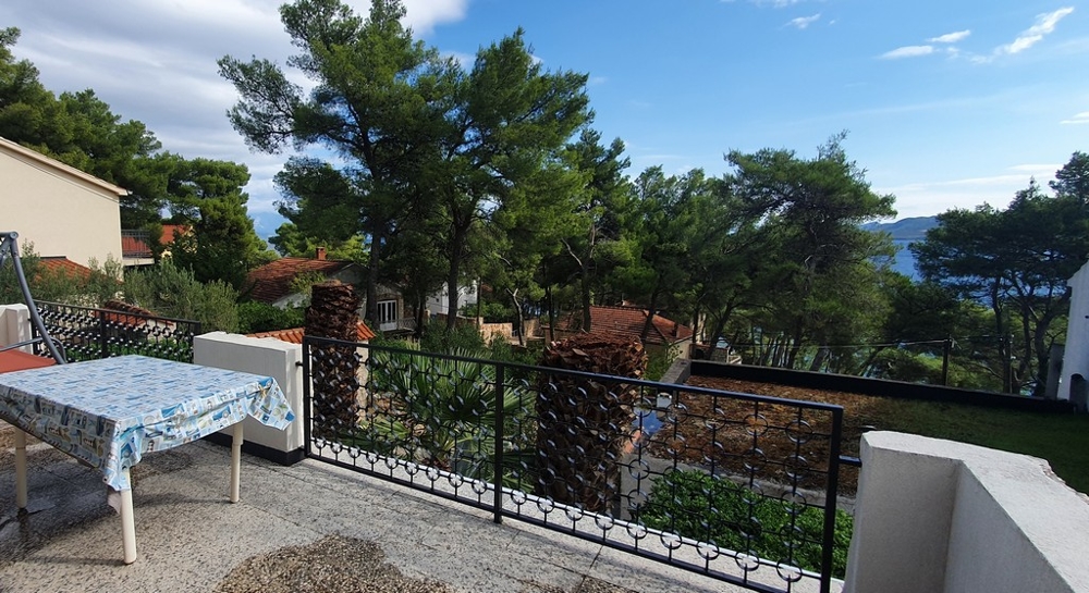 Erkély fantasztikus kilátással a tengerre