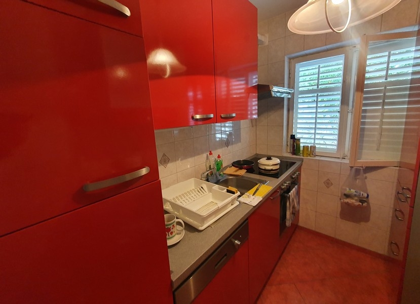 Modern felszerelt konyha