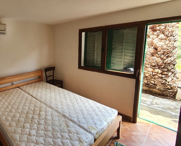 Hálószoba kijárattal a teraszra