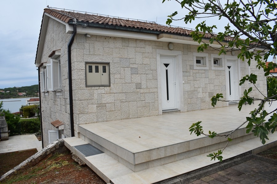 Horvátországi H2556 ingatlan hátulja - Panorama Scouting.