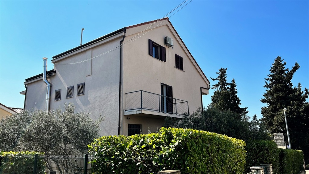 H2568 ház hátsó része, Horvátország - Panorama Scouting.