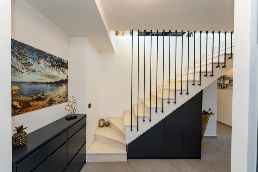 Ház erkéllyel és terasszal