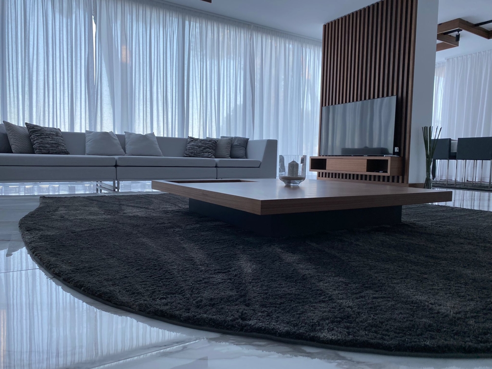 Tágas nappali, kijárattal a teraszra