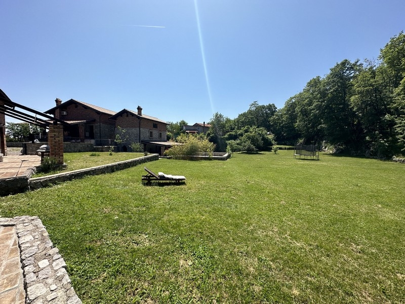 Ingatlan tavernával és medencével