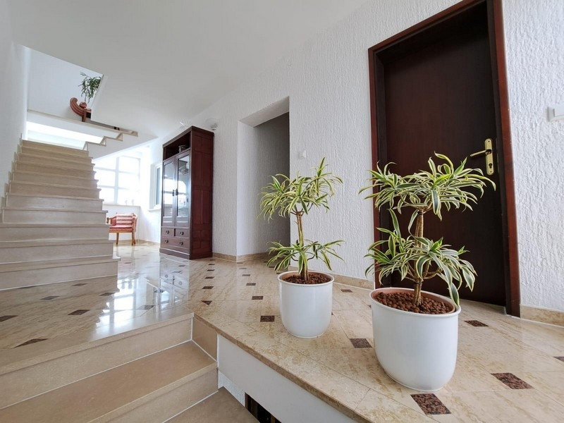 Világos és nyitott lépcsőház