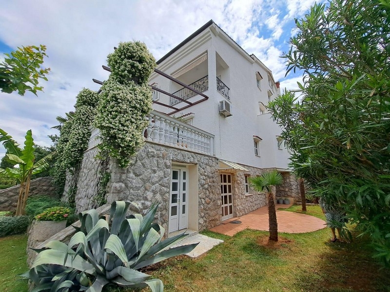 Ház kerttel és nagyszerű kilátással