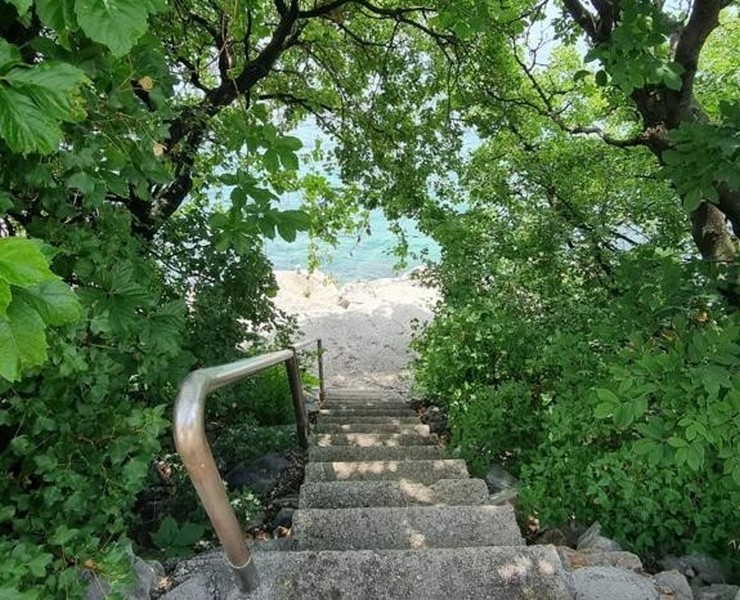 Ingatlan közvetlenül a tenger mellett Horvátországban