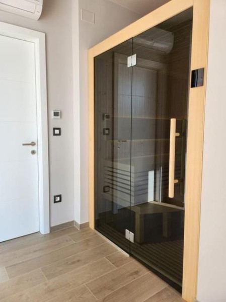 Üvegből készült szaunaajtó