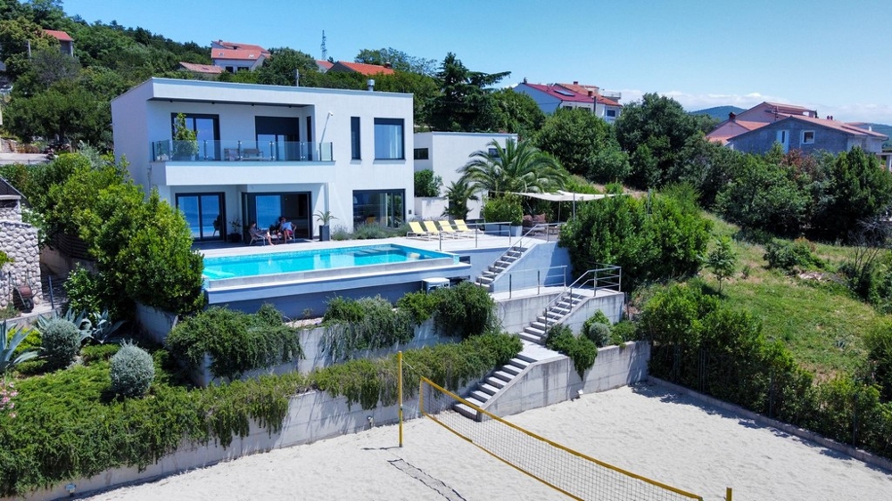 Panorámás villa a horvátországi Crikvenicában eladó.