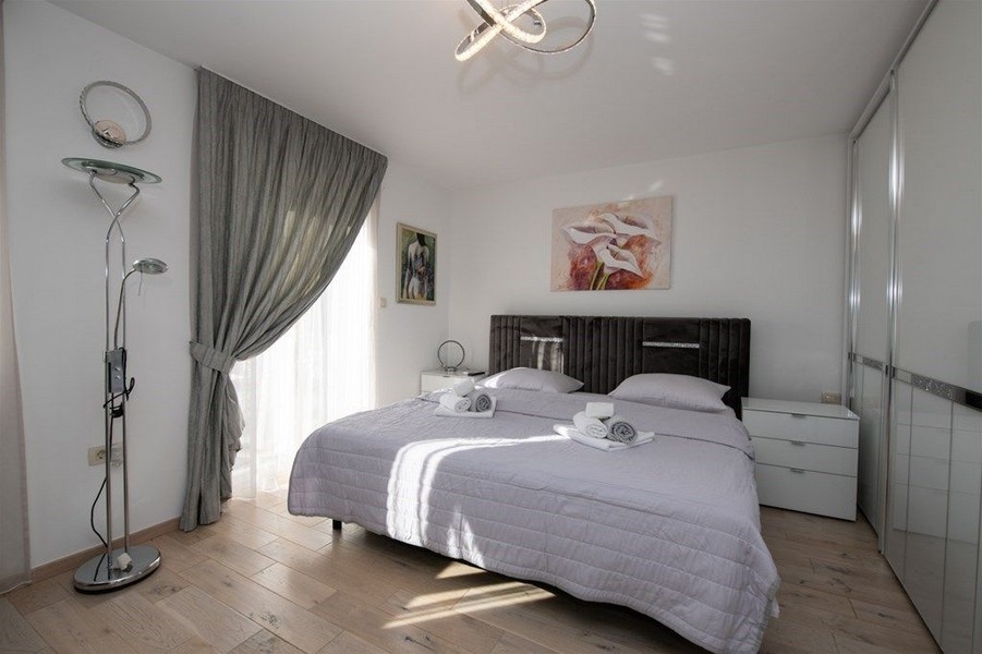 Tágas hálószobák teraszkapcsolattal