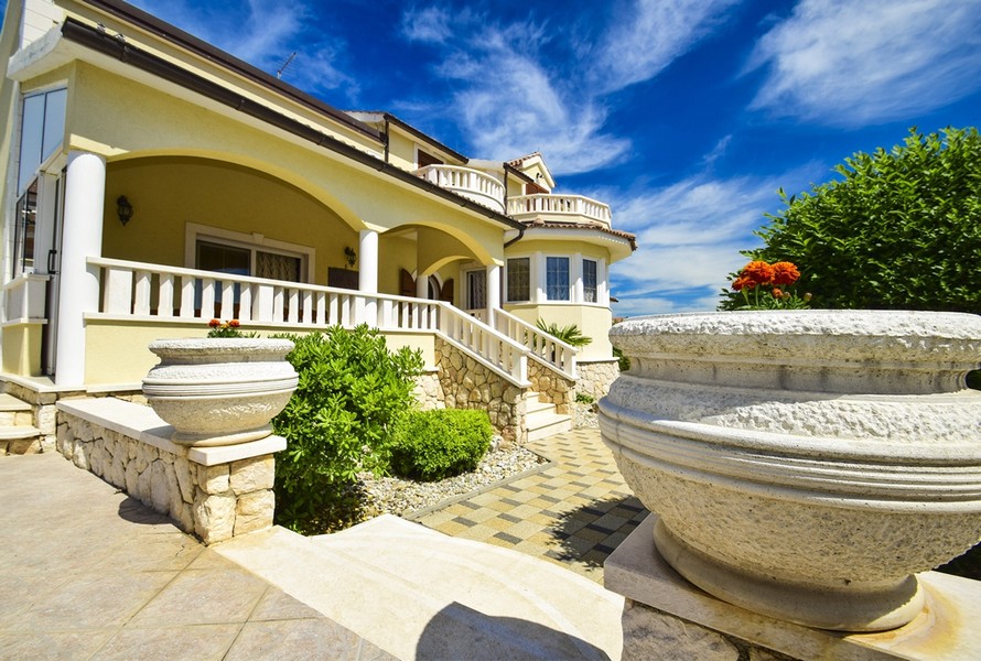 Benyomások a villa külterületéről - itt mediterrán növényekkel.