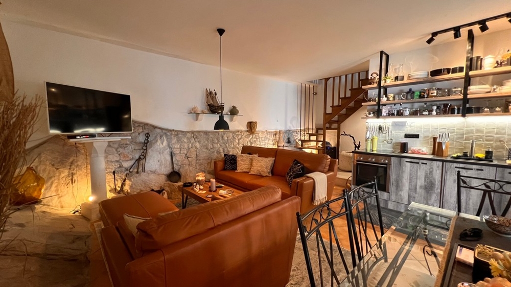 Teljesen felszerelt konyhák étkezővel