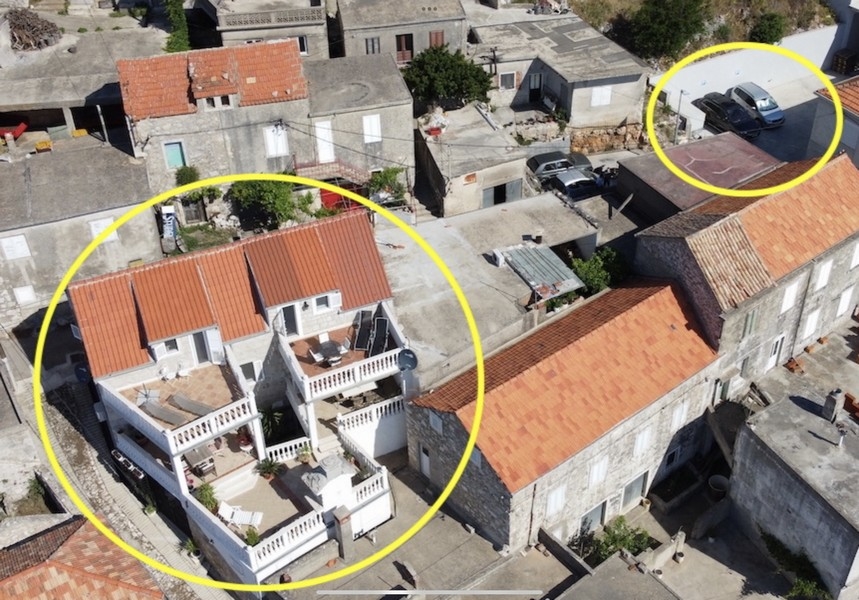 2 ikerház 3 gépkocsi beállóval