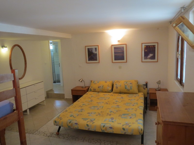 Franciaágy a H2653 ingatlanban Horvátországban - Panorama Scouting.