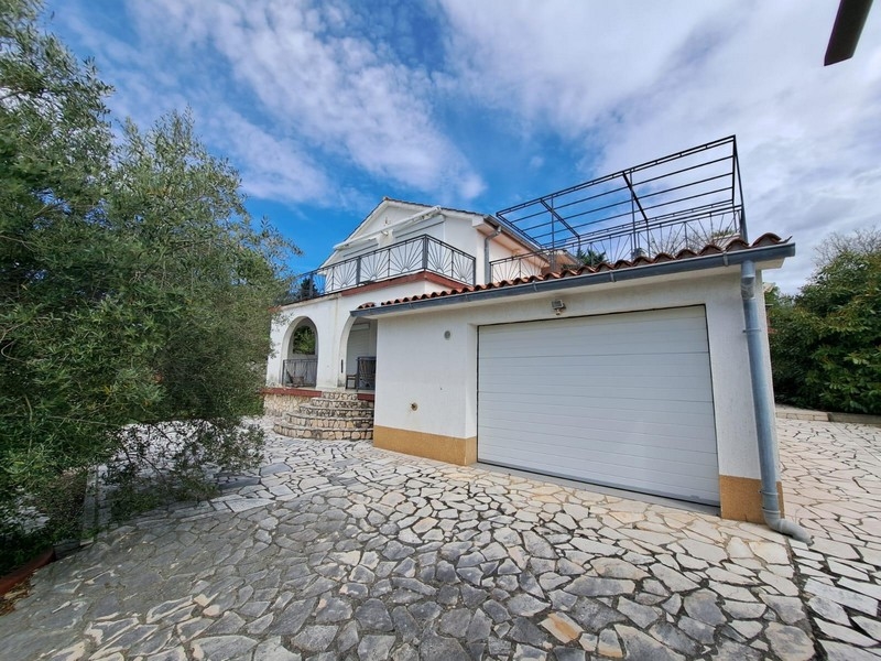 Ház garázzsal eladó Horvátországban.