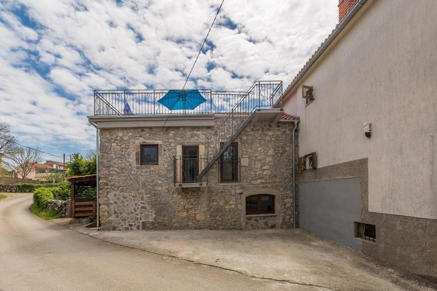 Eladó rusztikus stílusú ikerház a horvátországi Krk szigeten - Panorama Scouting H2660.
