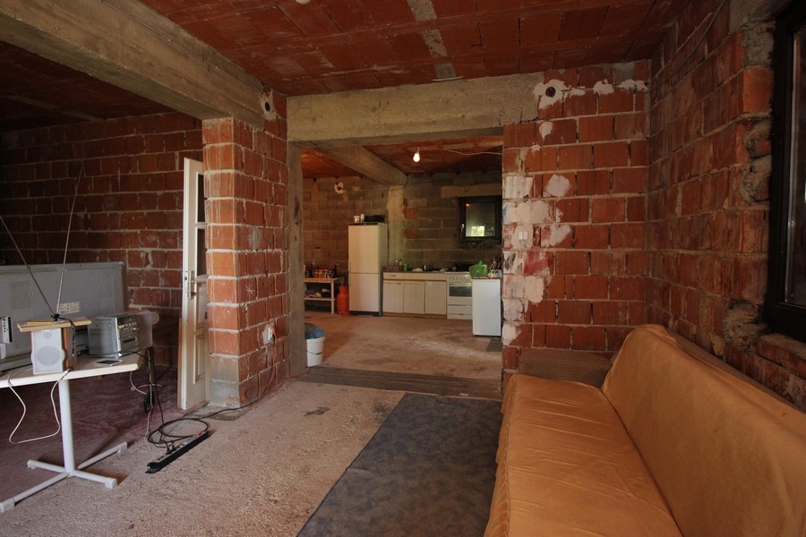 A felső szinten héjépítés.