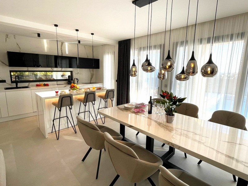 Étkező és konyha.