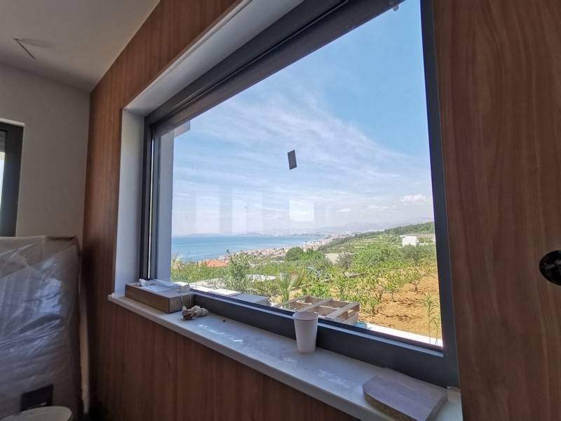 Kilátás a tengerre és a városra.