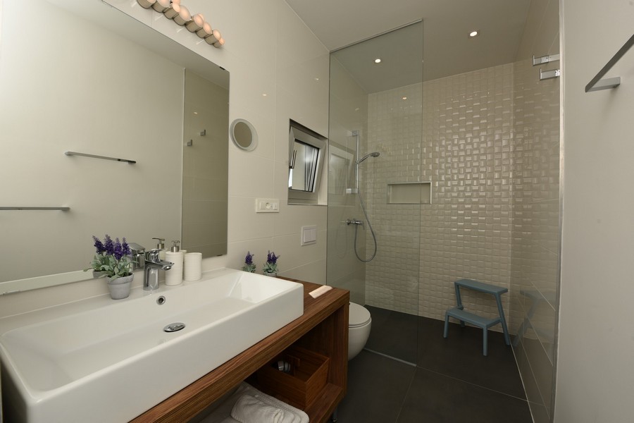 Modern fürdőszoba.