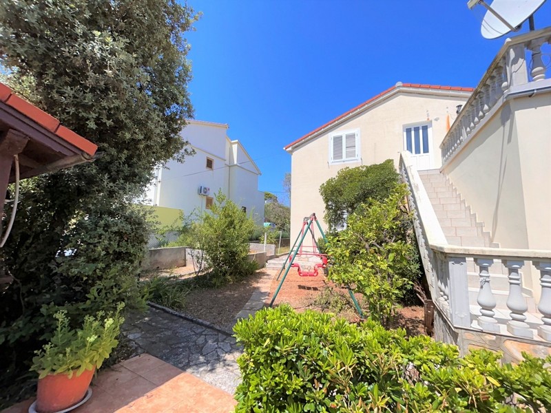 A H2686 ingatlan kertje és homlokzata.