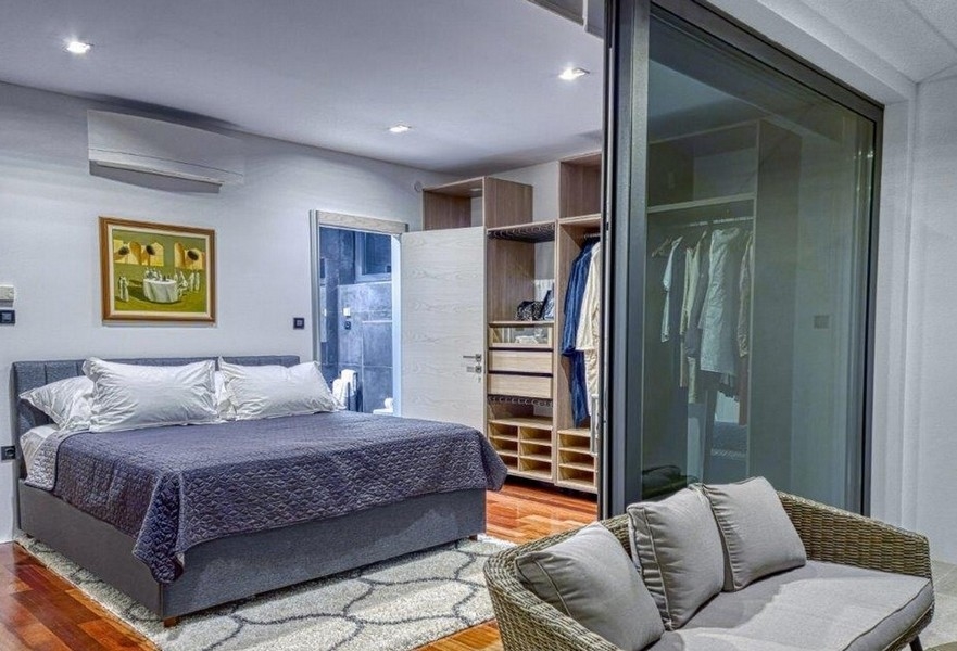 Modern és luxus hálószoba a Villa H2690 Horvátországban - Panorama Scouting.