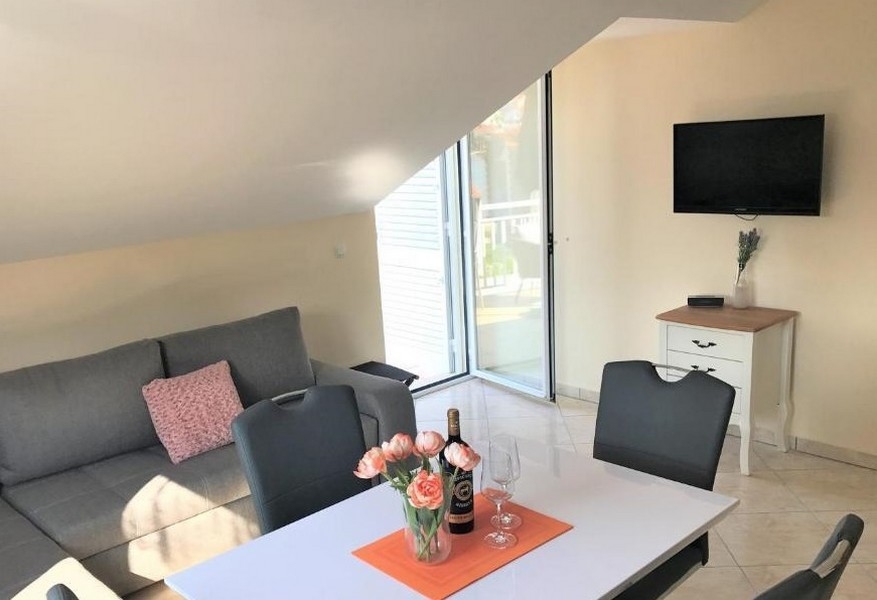 Világos nappali teraszkapcsolattal - H2721