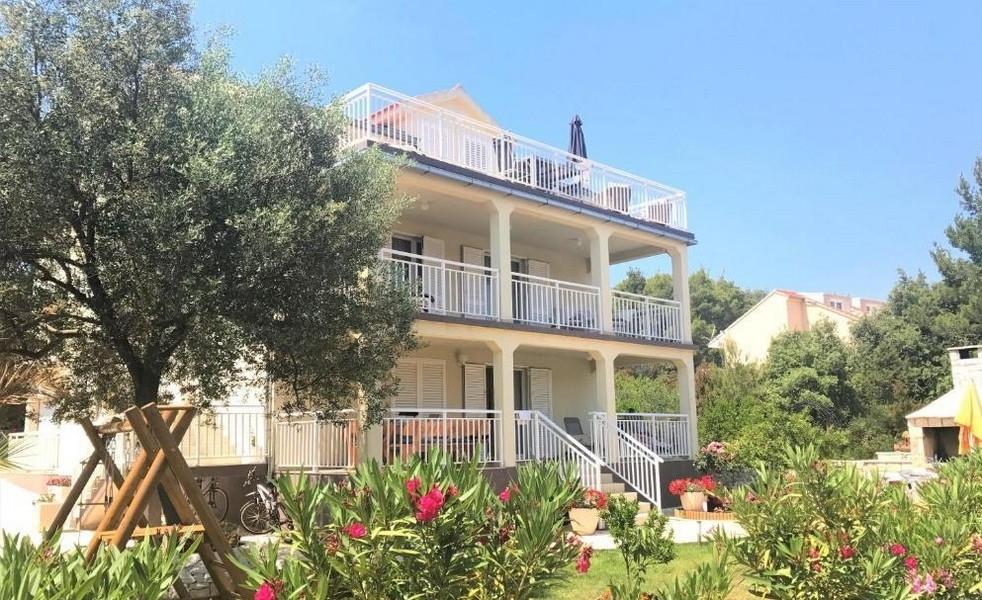 Tágas apartmanház tengerre néző kilátással Dél-Dalmáciában