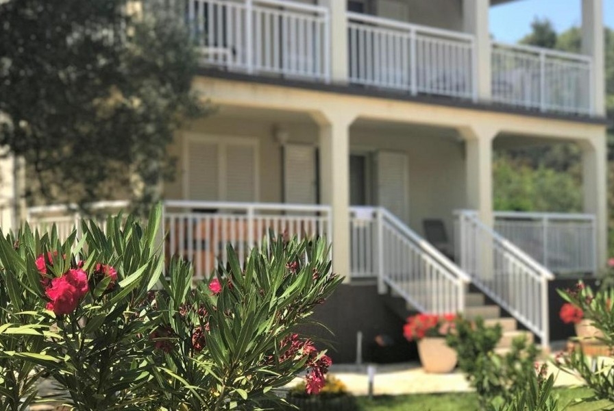 6 apartman terasszal és kerttel Lumbardában, Korcula szigetén - Panorama Scouting