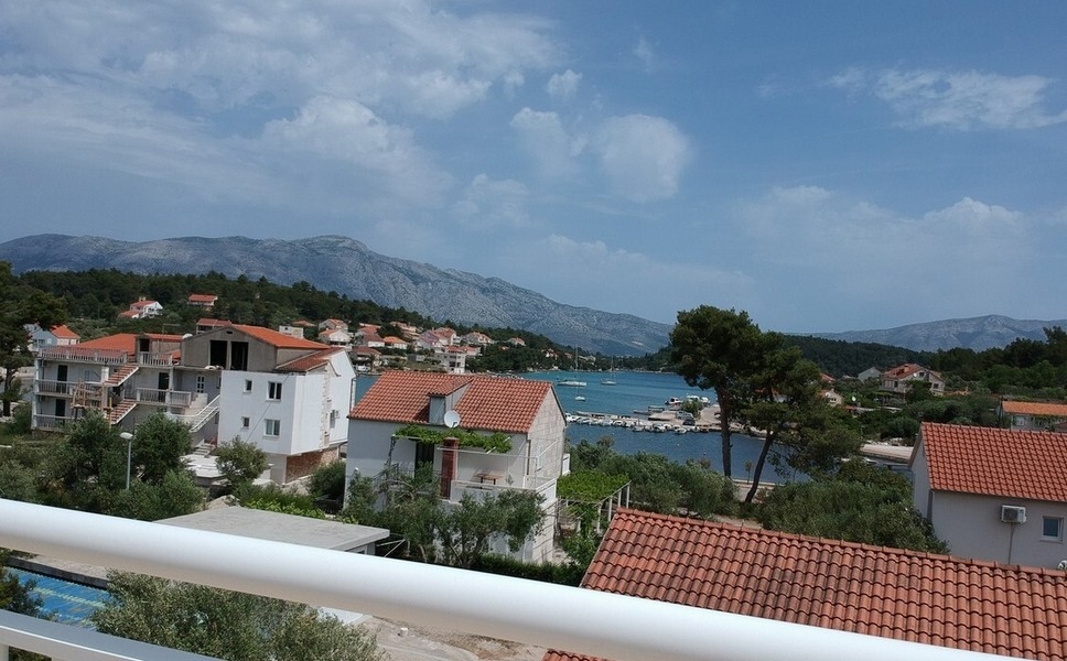 Fantasztikus kilátás nyílik a mindössze 100 méterre lévő házra