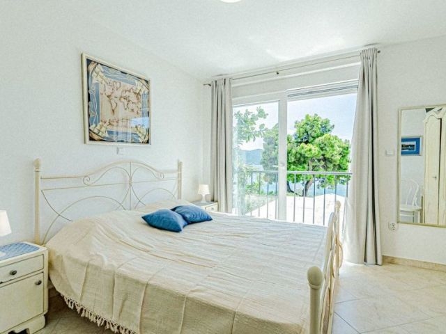 Teljesen berendezett hálószobák