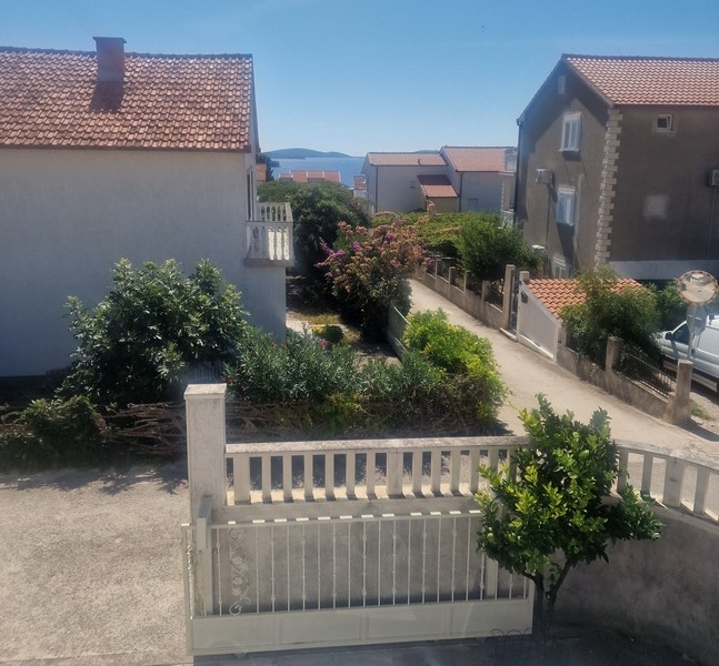 Apartmanház Orebicen központi helyen - Panoráma Scouting