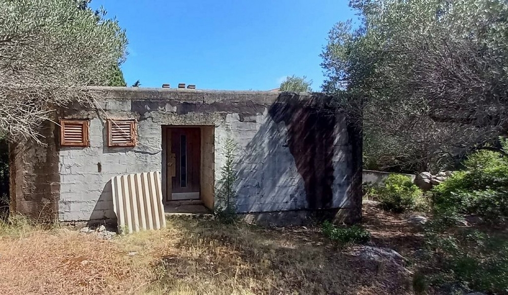 1166 m²-es telek a tenger mellett egy épülő kis házzal - H2742