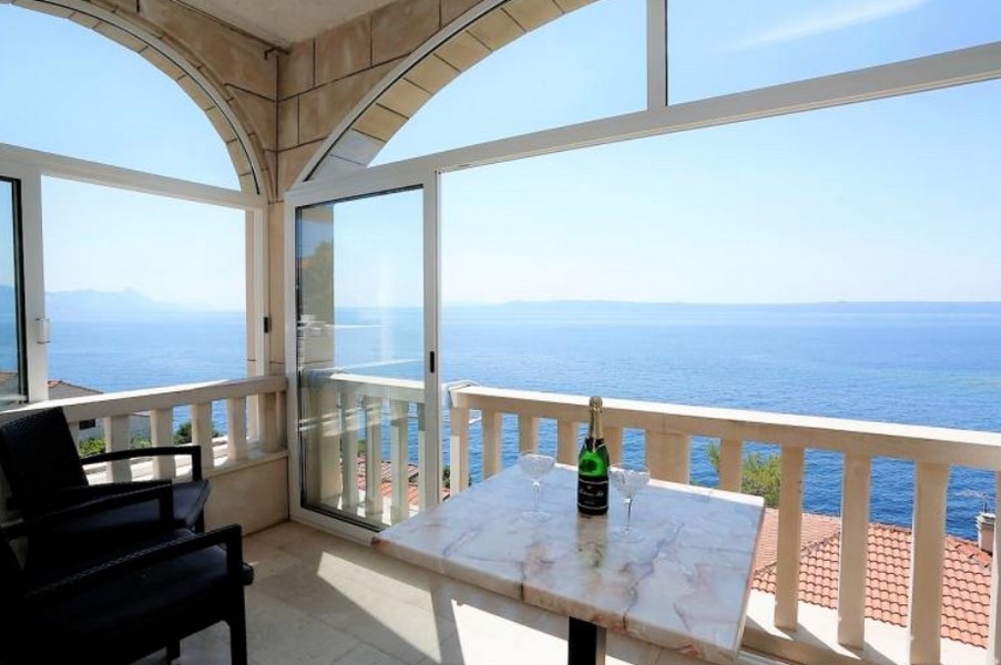 Terasz a 2. emeleten, kilátással a tengerre