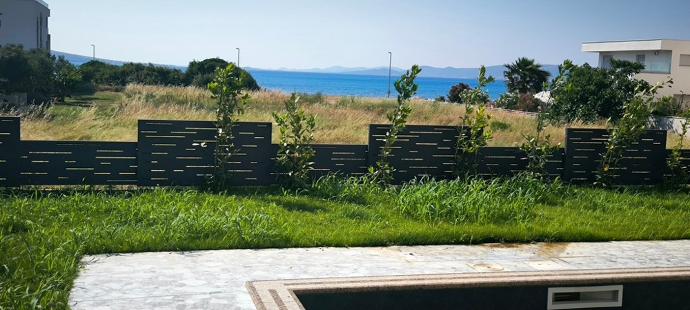 Kiváló minőségű villa medencével és garázzsal