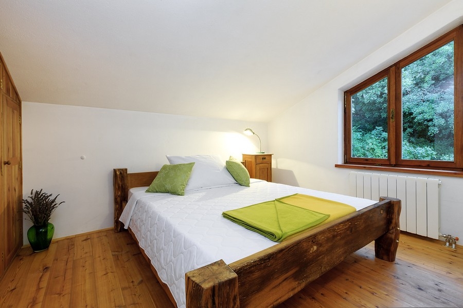 Tágas és világos hálószobák