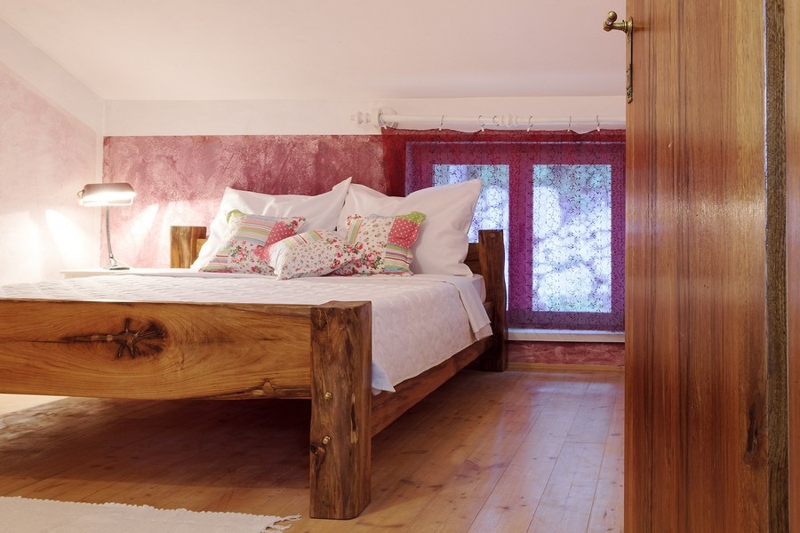 Hálószoba ablakkal