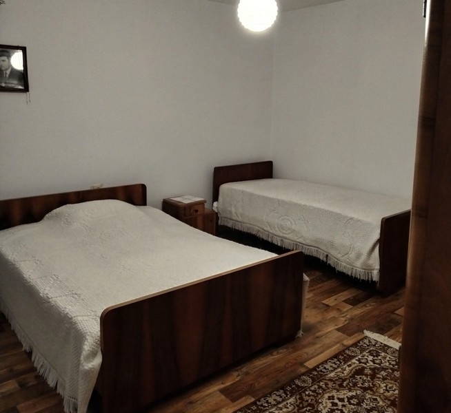 Hálószoba 2 egyszemélyes ággyal