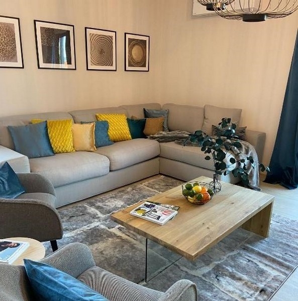 Világos nappali teljesen bútorozott