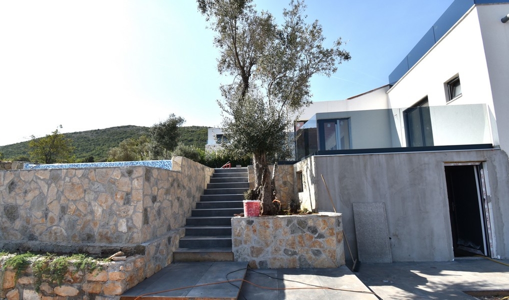 Villa nagy medencével és minőségi bútorokkal - Panorama Scouting