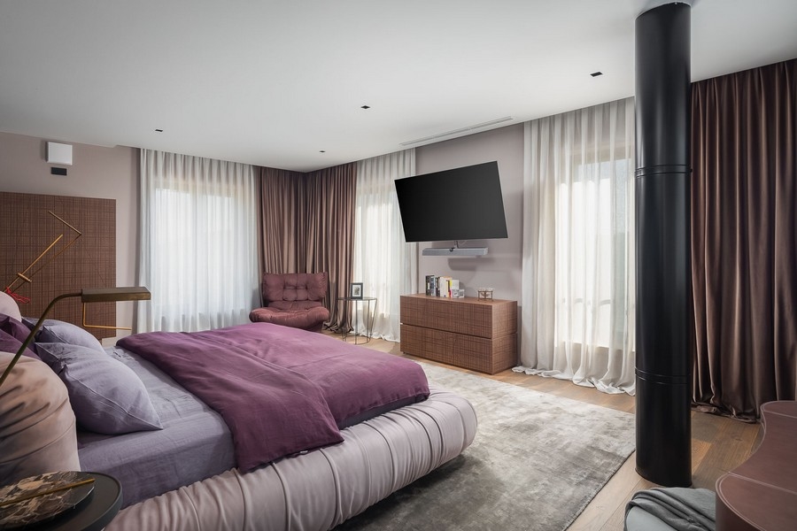 Hálószoba franciaággyal és kandallóval