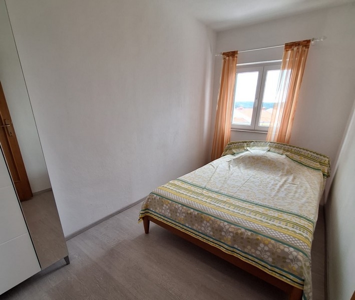 Összesen 9 hálószoba bútorozott