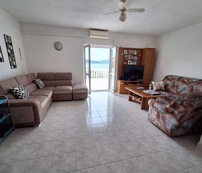 Nappali tengerre néző terasszal - H2814