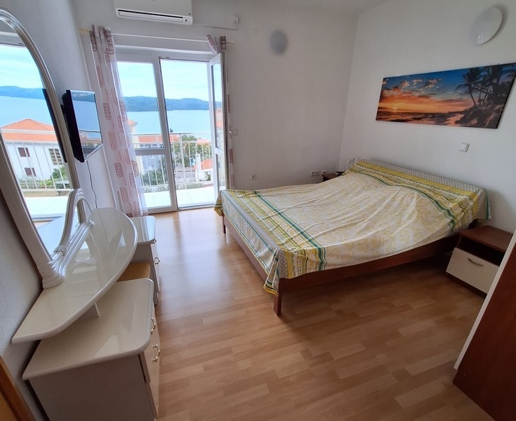 Tengerre néző hálószoba erkéllyel