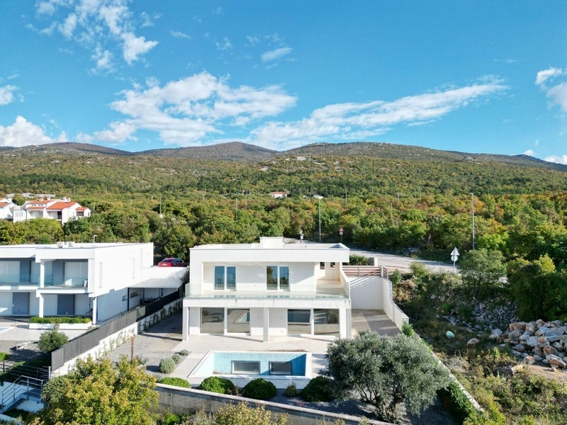 Minőségi és modern ház medencével - Real Estate Croatia