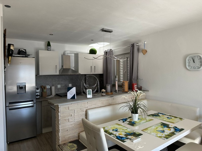 Konyha étkezővel és nappalival