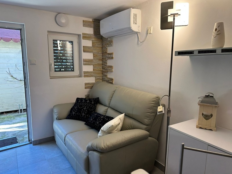 Légkondicionált nappali terasszal és tengerre néző kilátással