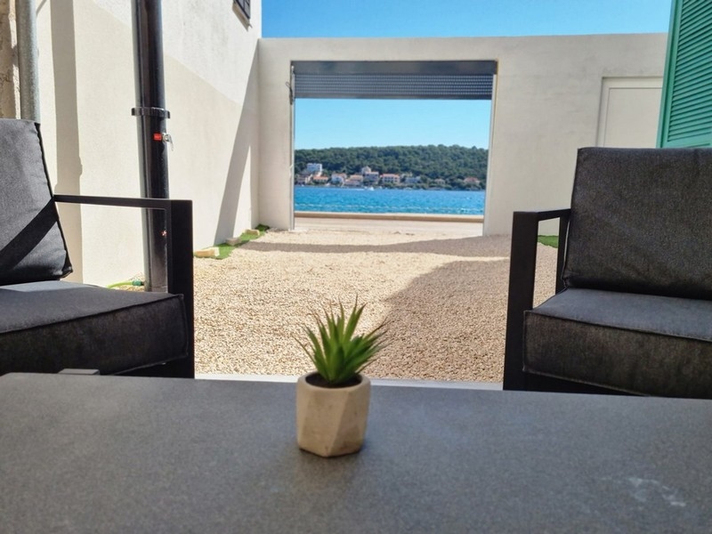 Felújított dalmát ház az első sorban a tenger felé - Horvátországi ingatlan