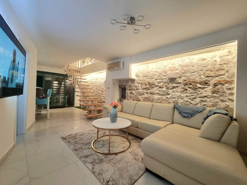 Hangulatos nappali konyhával